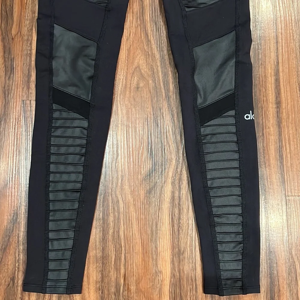 NWOT Alo Yoga High Waist Moto Legging